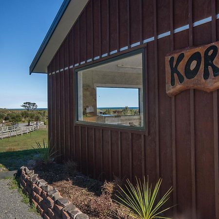 Koru Beachfront Holiday Cabins & Hot Tub Barrytown Ngoại thất bức ảnh