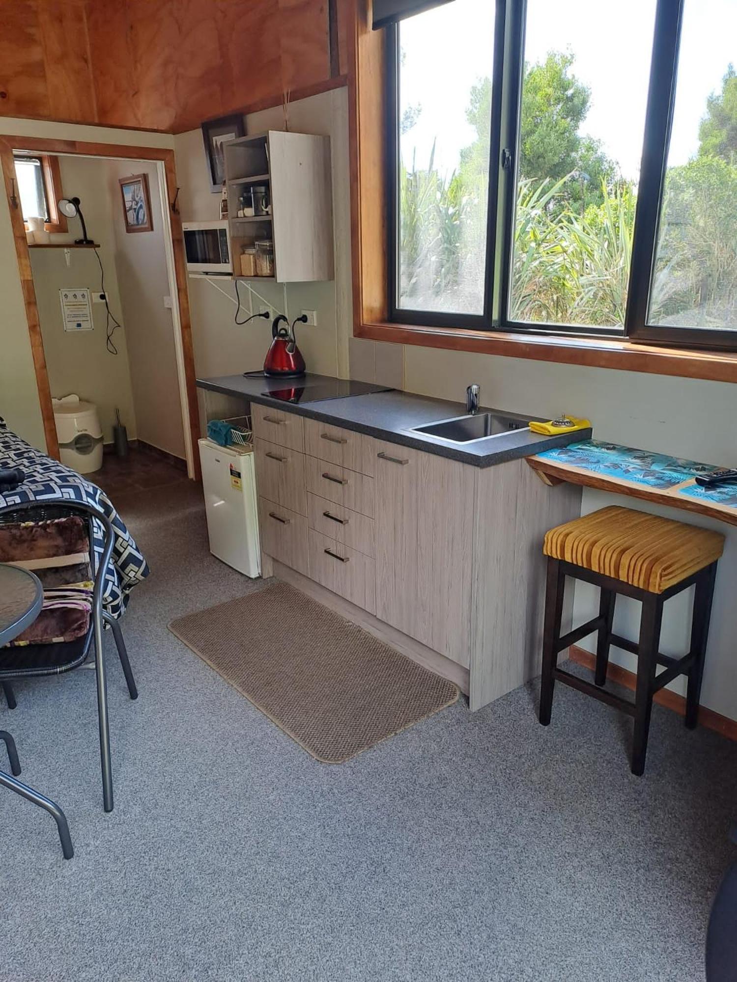 Koru Beachfront Holiday Cabins & Hot Tub Barrytown Ngoại thất bức ảnh