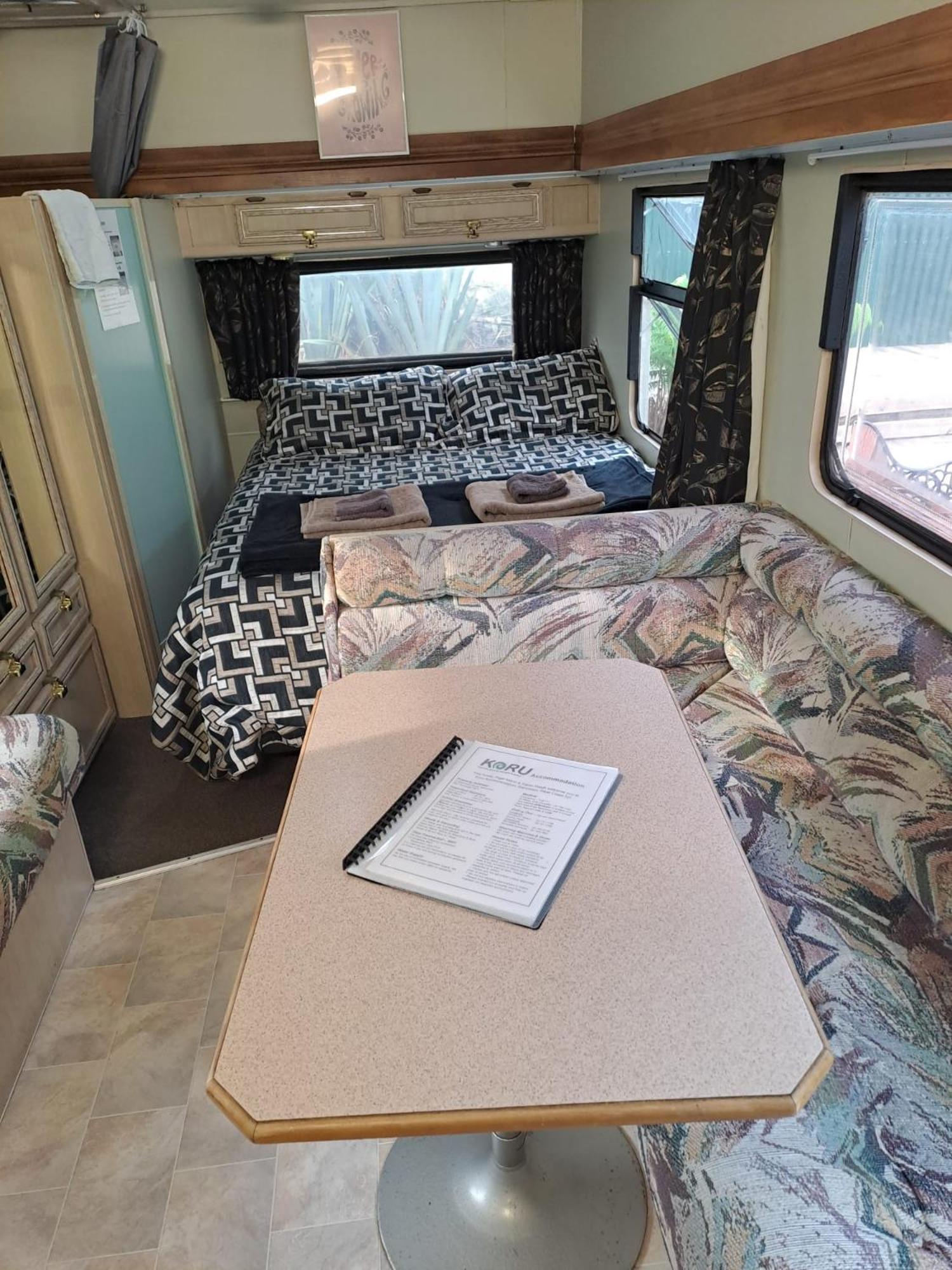 Koru Beachfront Holiday Cabins & Hot Tub Barrytown Ngoại thất bức ảnh