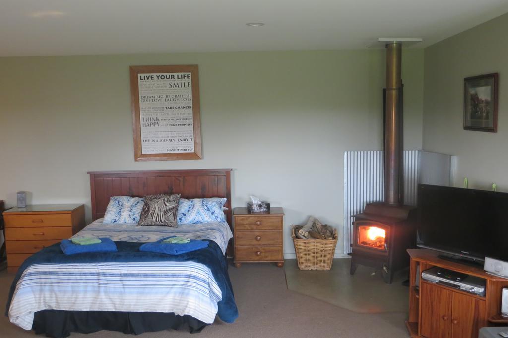Koru Beachfront Holiday Cabins & Hot Tub Barrytown Ngoại thất bức ảnh